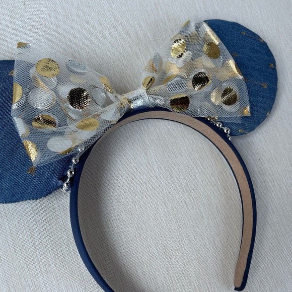 Minnie Mouse eats - Picture 10 of 10